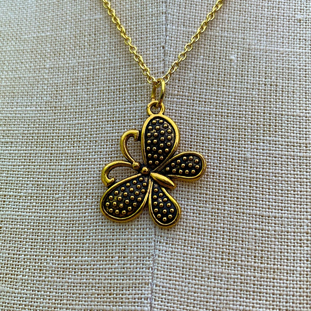 NWT Sterling Silver Plated Chain & Butterfly Alloy Metal Charm Necklace